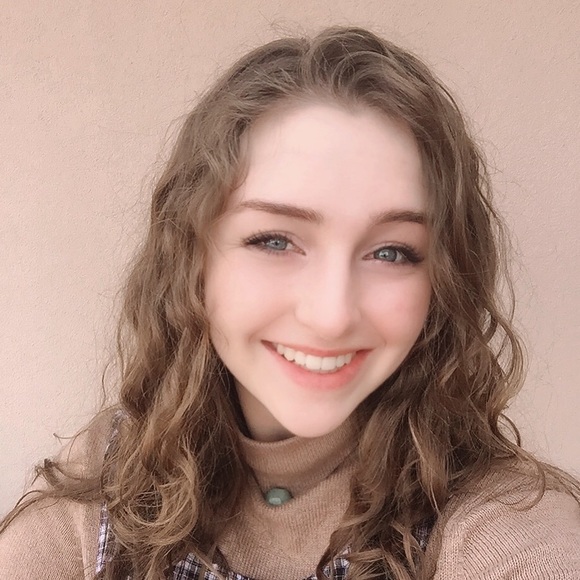 Meet your Posher, Corinne - Picture 1 of 1